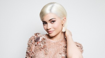 Ismét szöszi lett Kylie Jenner
