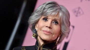 Jane Fonda nem büszke arcplasztikájára