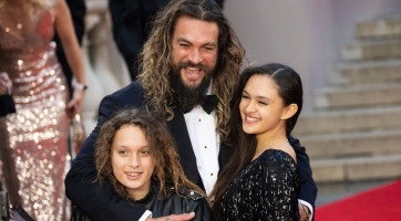 Jason Momoa hivatalos volt az új Bond-film bemutatóján