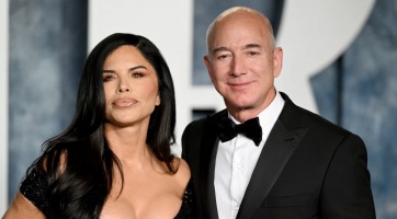 Jeff Bezos eljegyezte barátnőjét