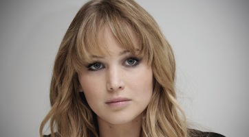 Jennifer Lawrence nem akárhova hányt