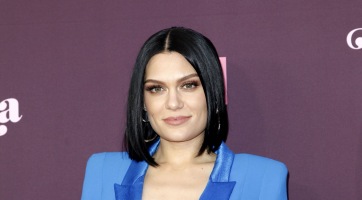 Jessie J gyermeket vár