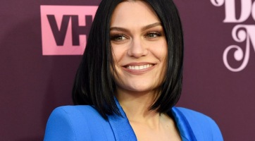 Jessie J meztelen képpel promótálja Calvin Kleint