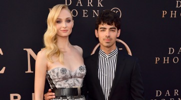 Joe Jonas-nak sikerült jól kiakasztania feleségét