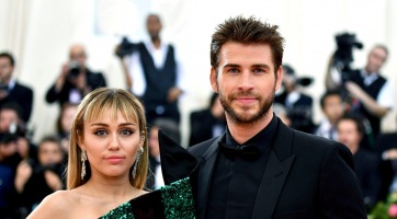 Jól elhúzódott Miley Cyrus és Liam Hemsworth válása