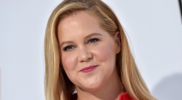 Jól megszenved terhességével Amy Schumer