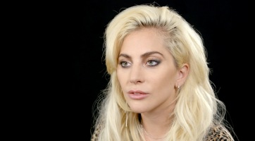 Jótékonyságból pizzafutárnak állt Lady Gaga