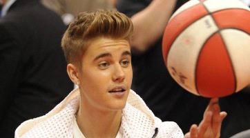 Justin Bieber ismét goromba volt rajongóival