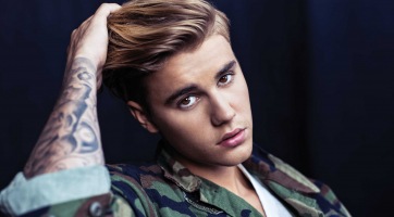 Justin Bieber lefejelte az egyik rajongóját