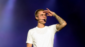 Justin Biebert csúnyán megdobálták egy koncertjén