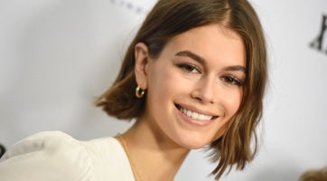 Kaia Gerber kezéről már lekerült a gipsz