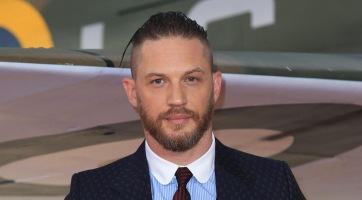 Károly hercegtől kapott kitüntetést Tom Hardy
