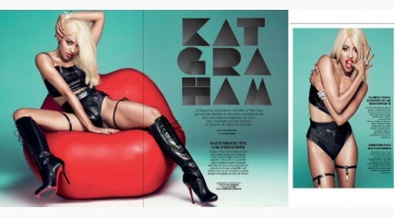 Kat Graham nagyon szexi szőkén