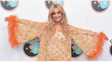Katy Perry a kulisszák mögé invitálja rajongóit