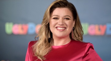 Kelly Clarkson felvállalta a nehézségeit