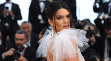 Kendall Jenner mindenkin túltett a kupakos kihívásban