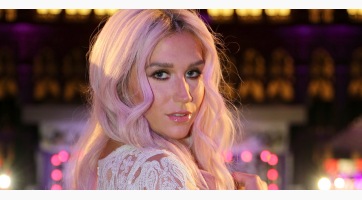 Kesha ismét az utcán