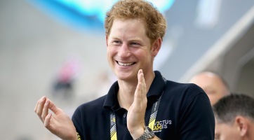 Két exével is együtt bulizott Harry herceg
