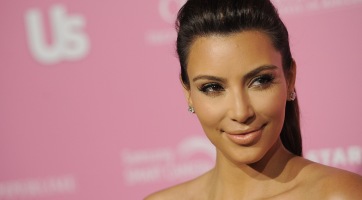 Kim Kardashian cuki videót mutat Saint Westről