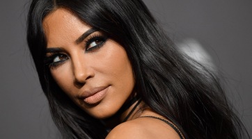 Kim Kardashian meghitt családi fotóval rukkolt elő