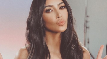 Kim Kardashian tinédzserkori fotót posztolt magáról