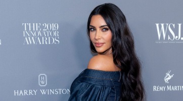 Kim Kardashian új hajszínnel hódít