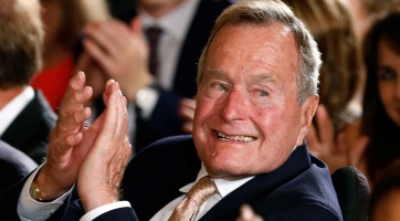 Kórházba került George Bush és felesége is