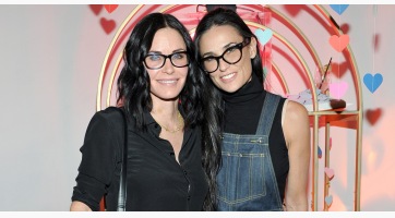 Közös képen feszít Demi Moore és Courteney Cox