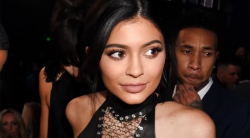 Kylie Jenner is megcsináltatta a melleit?