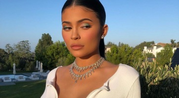 Kylie Jenner megszabadult a hosszú hajától 