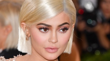 Kylie Jenner retteg a pillangóktól!
