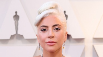 Lady Gaga leszokna a cigiről és az alkoholról is