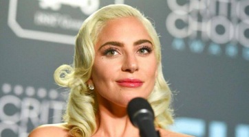 Lady Gaga sérülést szenvedett a koncertje közben