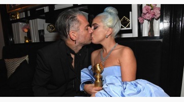 Lady Gagának lehet, hogy mégsem kötik be a fejét
