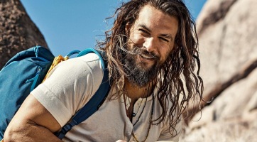 Liftbe ragadt Jason Momoa