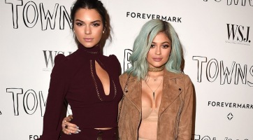 Liftbe szorult Kendall- és Kylie Jenner