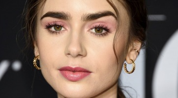 Lily Collins balerinás, gyerekkori fotót posztolt