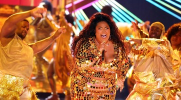 Lizzo befejezi a zenélést az őt ért bántások miatt