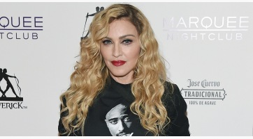 Londonba költözne Madonna, hogy fiával lehessen