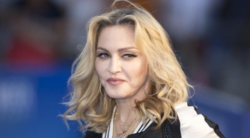 Madonna 62 évesen szánta rá magát egy tetoválásra