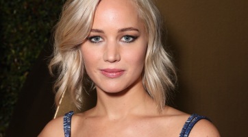 Már megint majdnem hasra esett Jennifer Lawrence