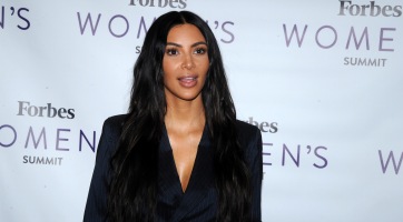 Már megint meztelenkedik Kim Kardashian