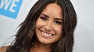 Máris lelépett a rehabról Demi Lovato