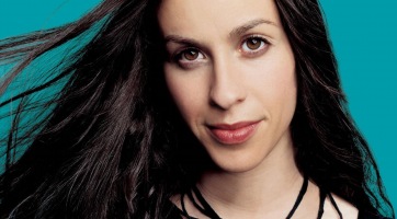 Második gyerekét várja Alanis Morissette
