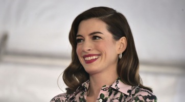 Második gyermekét várja Anne Hathaway
