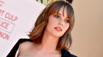Maya Hawke-ról kiderült, hogy diszlexiás