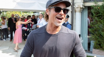 Még Brad Pitt is ellátogatott Kanye West miséjére
