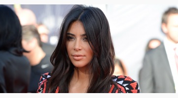 Még nem látszik Kim Kardashianon, hogy terhes