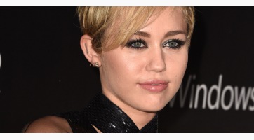 Megdöbbentő: Miley Cyrus egy angyal lett (videó)