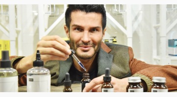 Meghalt a Deciem kozmetikai márka alapítója